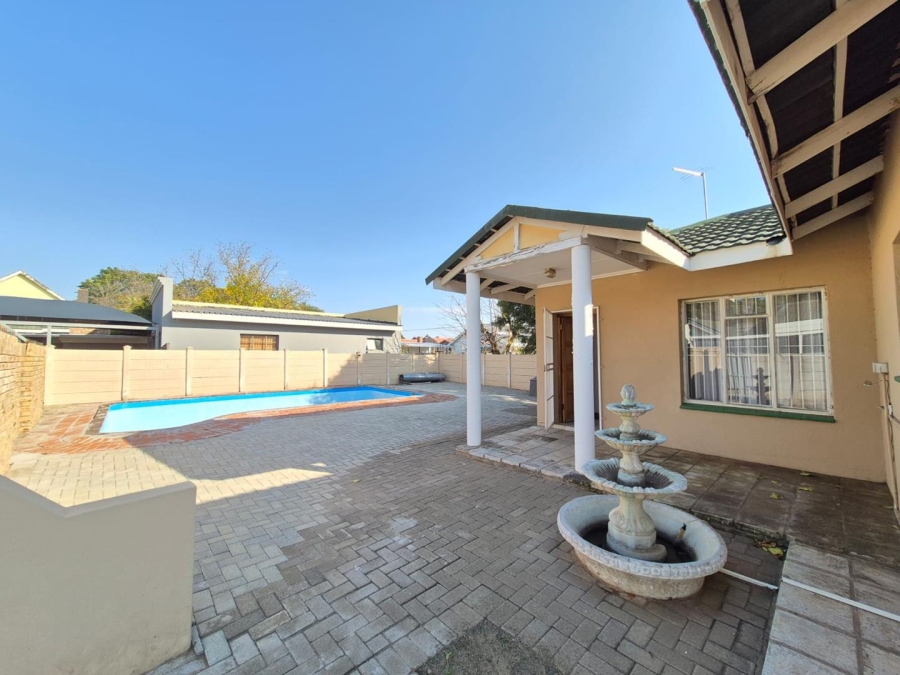 3 Bedroom Property for Sale in Rhodesdene Northern Cape